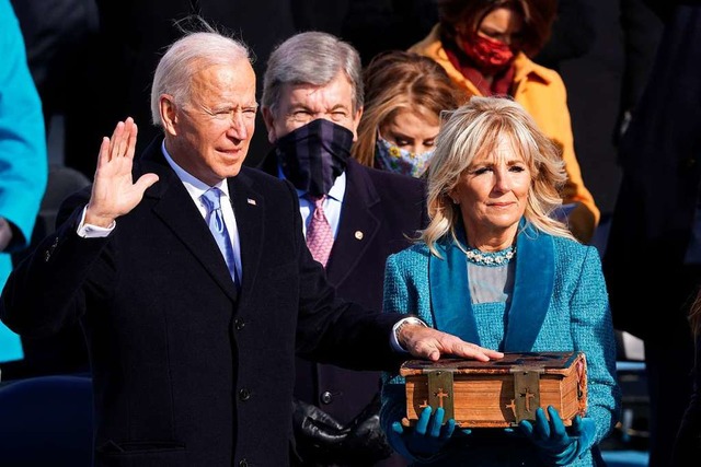 Joe Biden legt den Amtseid ab.  | Foto: ALEX WONG (AFP)