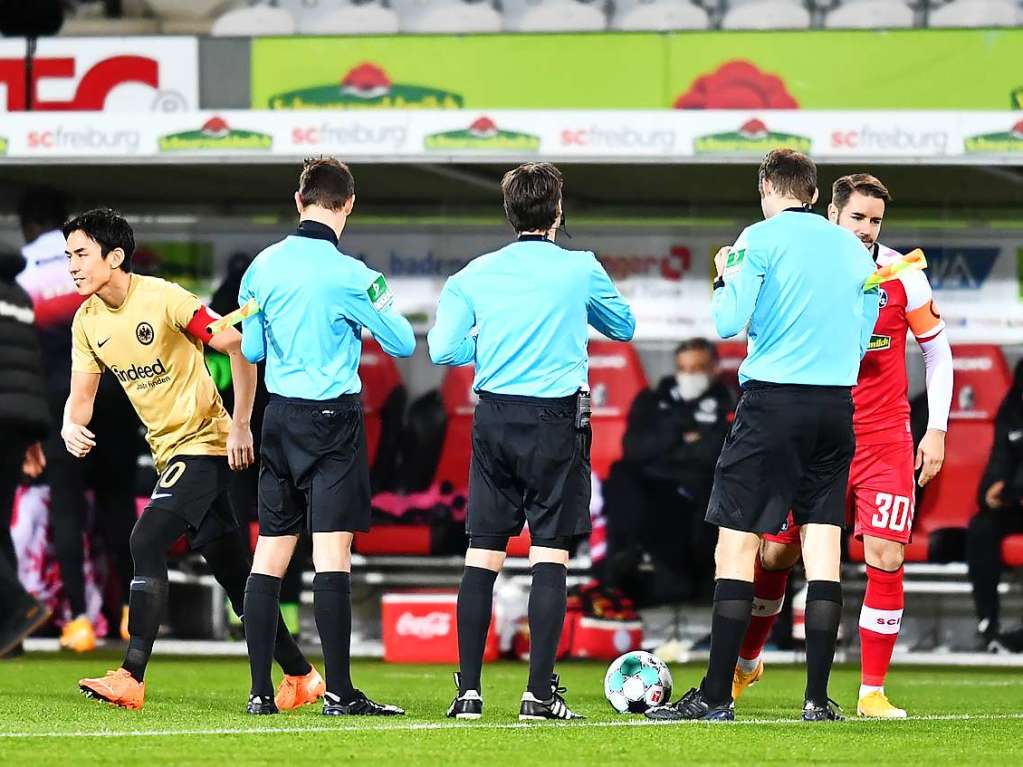 Gegen Eintracht Frankfurt kann der SC Freiburg im letzten Spiel der Hinrunde ein umkmpftes 2:2-Unentschieden erringen.