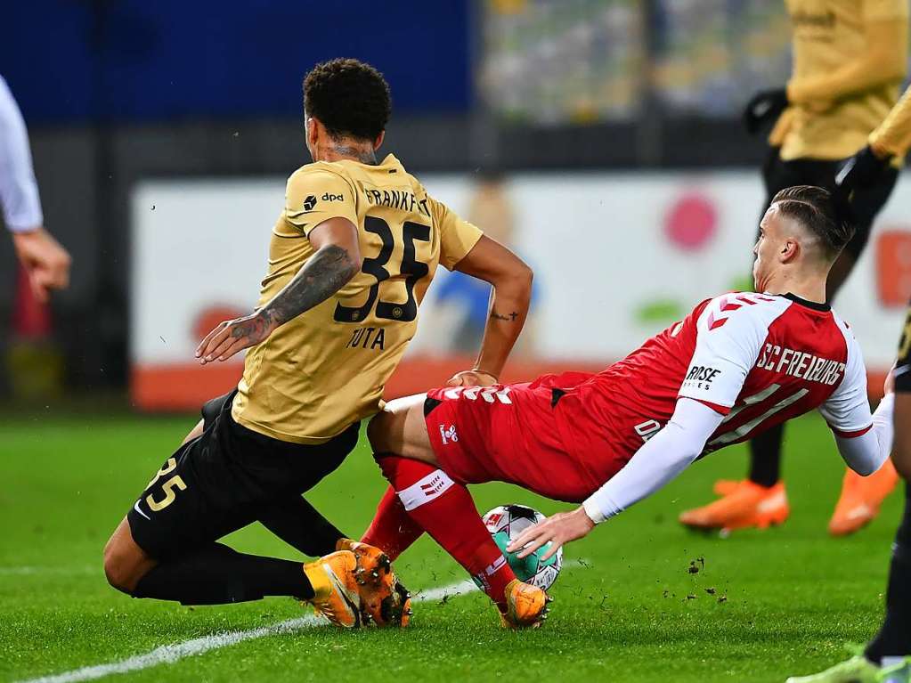 Gegen Eintracht Frankfurt kann der SC Freiburg im letzten Spiel der Hinrunde ein umkmpftes 2:2-Unentschieden erringen.