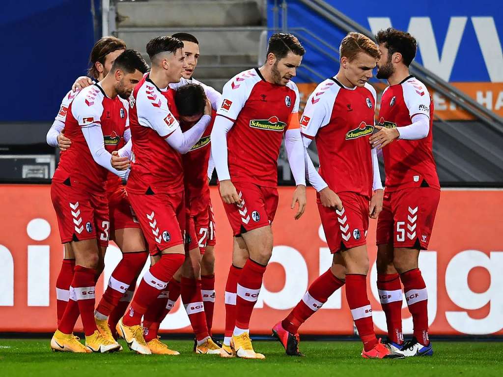 Gegen Eintracht Frankfurt kann der SC Freiburg im letzten Spiel der Hinrunde ein umkmpftes 2:2-Unentschieden erringen.