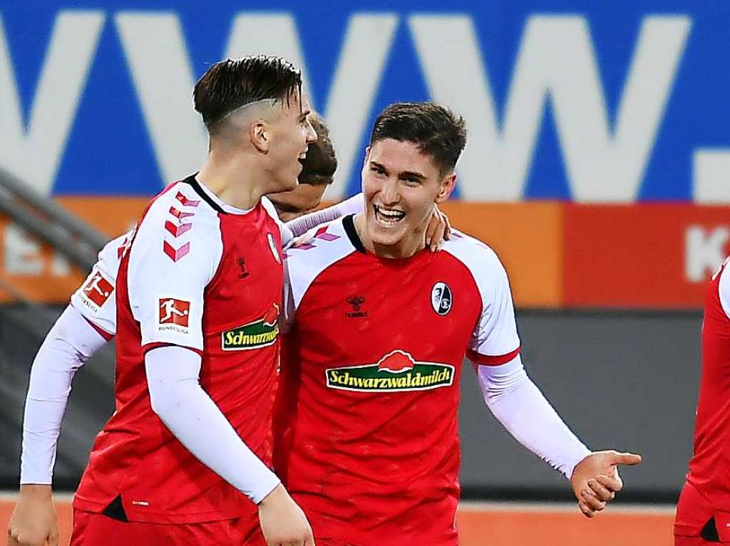 Gegen Eintracht Frankfurt kann der SC Freiburg im letzten Spiel der Hinrunde ein umkmpftes 2:2-Unentschieden erringen.