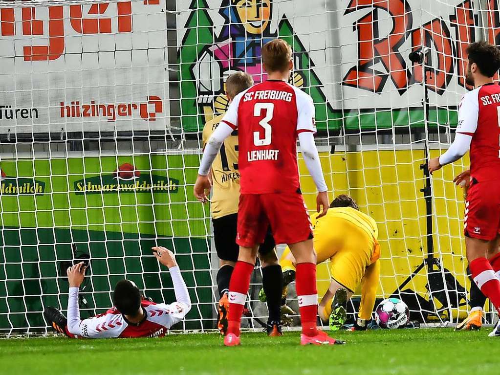 Gegen Eintracht Frankfurt kann der SC Freiburg im letzten Spiel der Hinrunde ein umkmpftes 2:2-Unentschieden erringen.