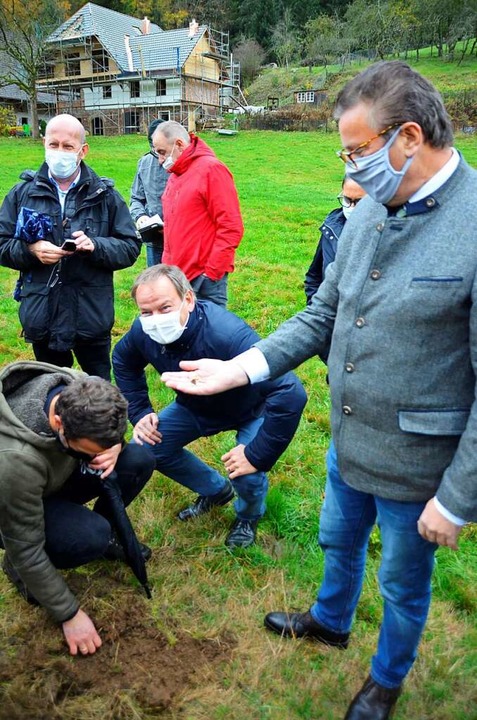Landwirtschaftsminister Hauk (rechts) ...esuch in der Ortenau im November 2020.  | Foto: Hubert Rderer
