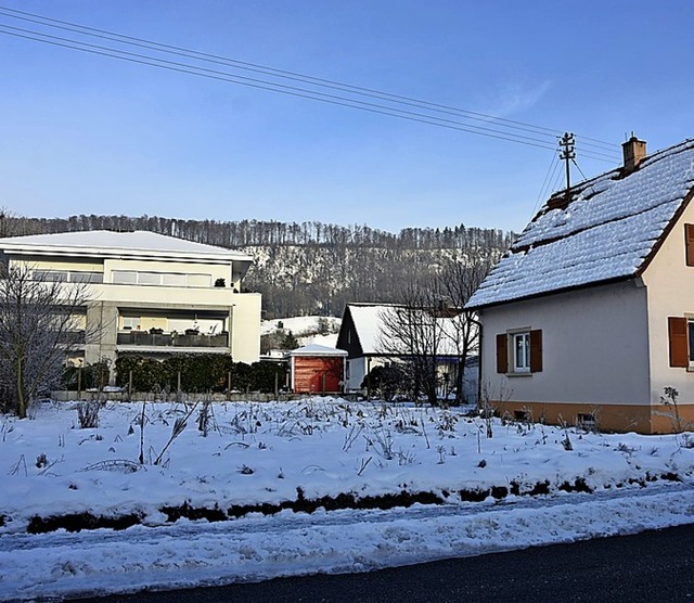 Auf diesem Grundstck an der Augsterst...vestor ein Mehrfamilienhaus errichten.  | Foto: Heinz und Monika Vollmar