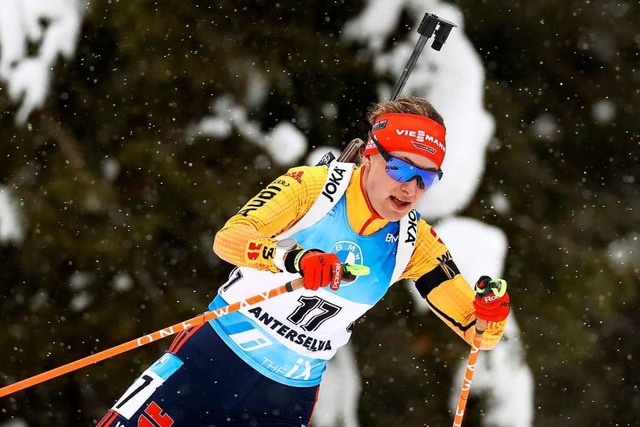 Biathletin Janina Hettich zeigt im Ein...stung und wird mit Rang fnf belohnt.   | Foto: Matthias Schrader (dpa)