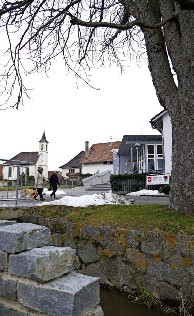 Der Platz soll vom Brgerhaus bis zum Eschbach reichen.   | Foto: Simone Hhl