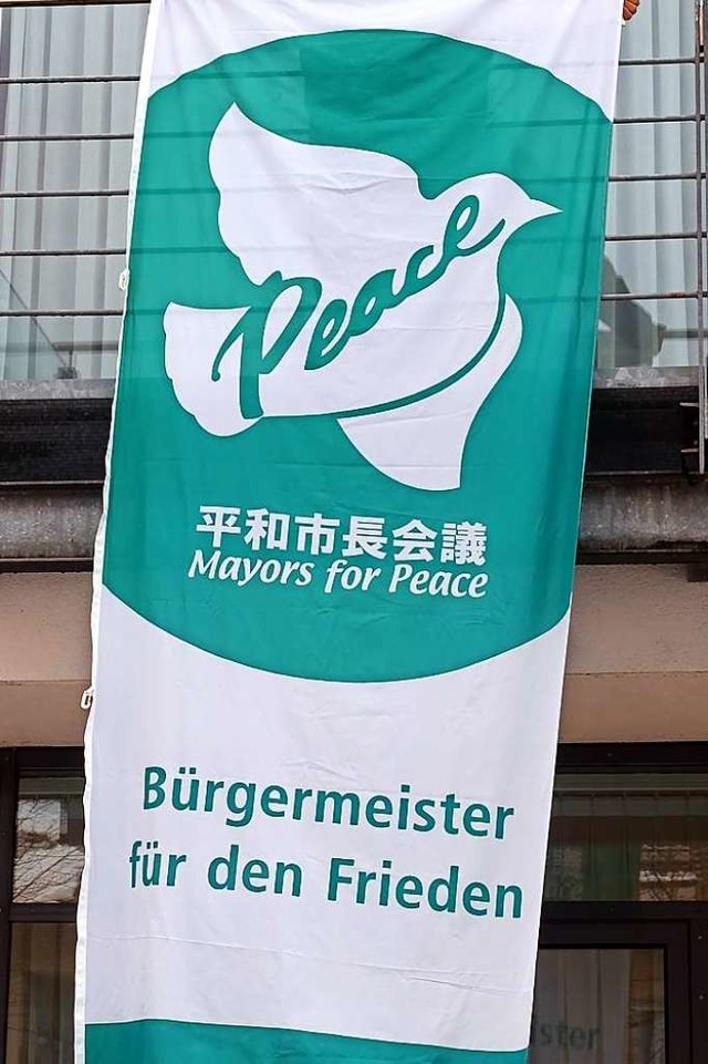 Am Freiburger Rathaus wird die Flagge ...ace&#8220; zu sehen sein (Symbolbild).  | Foto: Gemeinde Denzlingen