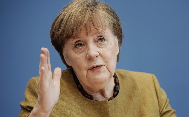 Angela Merkel will eine Ausbreitung der Virus-Mutante verhindern.  | Foto: MICHAEL KAPPELER (AFP)