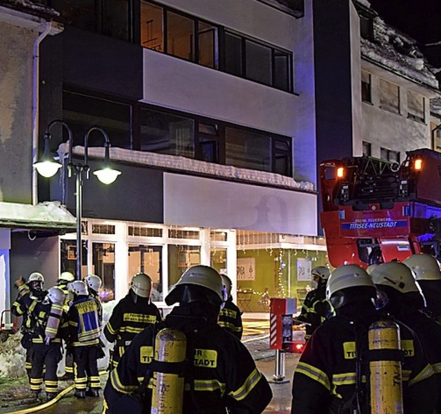 Einen Brand in der Hauptstrae  lschte die Feuerwehr am Freitagmorgen schnell.   | Foto: Kamera24