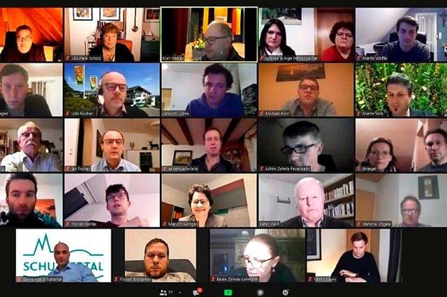 Rund 30 Vereinsvertreter nutzten rege die Videokonferenz mit den Politikern.  | Foto: Beate Zehnle-Lehmann