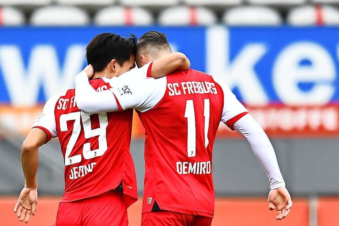 Demirovic und Jeong trafen gegen Stutt...iteten auch gegenseitig ihre Tore vor.  | Foto: Achim Keller/SC Freiburg