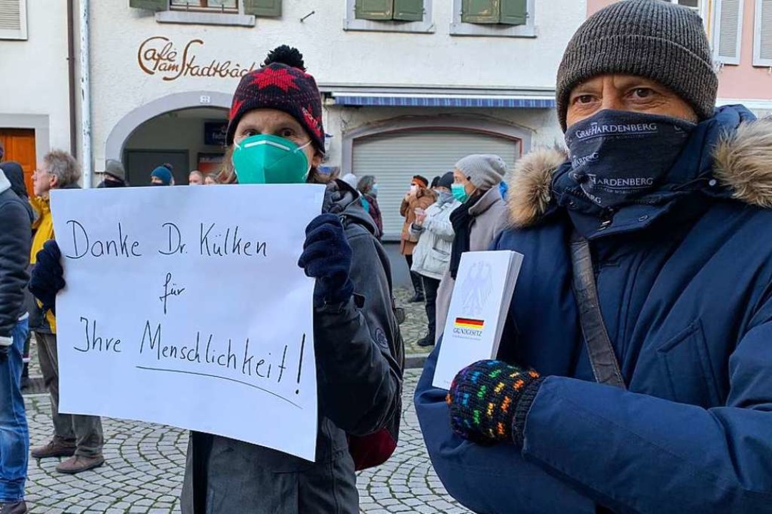 Demonstrantinnen und Demonstranten zei...nd protestierten gegen Corona-Politik.  | Foto: Simone Hhl