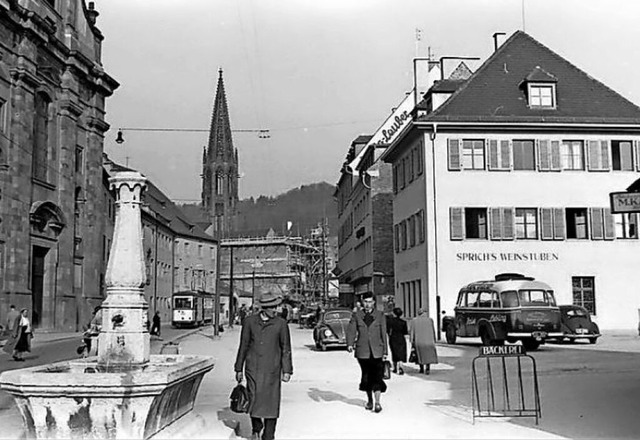 Die Nachkriegs-Bertoldstrae mit &#822...ichs Weinstuben&#8220; im Jahr 1955.    | Foto: Willy Pragher, Landesarchiv Baden-Wrttemberg W134 Nr.027369c