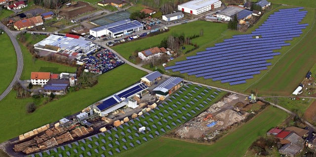 stlich dieser beiden Solarparks in H...inhalb  Hektar groe Anlage entstehen.  | Foto: Erich Meyer
