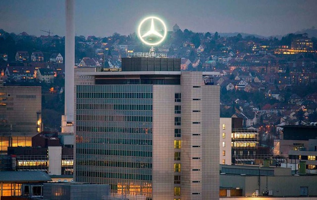 Daimler steht wegen des sogenannten Thermofensters in der Kritik.  | Foto: THOMAS KIENZLE (AFP)