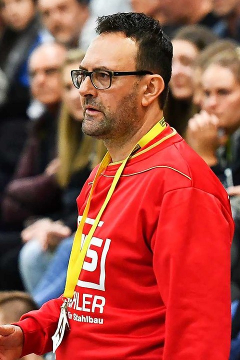 Für Mario Reif, den sportlichen Leiter...ade in der Abwehr wieder zurückkehren.  | Foto: Achim Keller