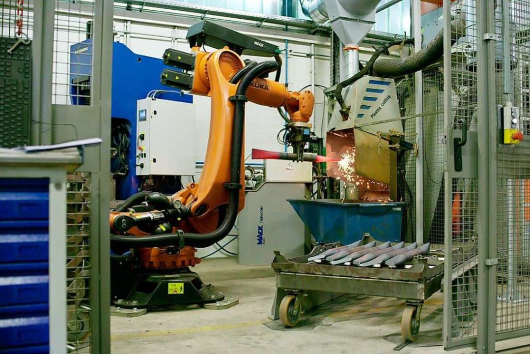 Kollege Roboter hilft bei der Formung verwinkelter Schienen.  | Foto: Mack Rides