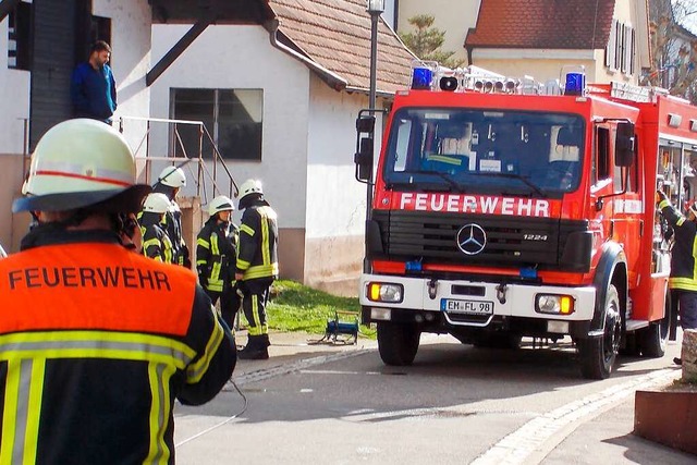 Die Feuerwehr &#8211; hier bei einem E...einen neuen Mannschaftstransportwagen.  | Foto: Feuerwehr Denzlingen