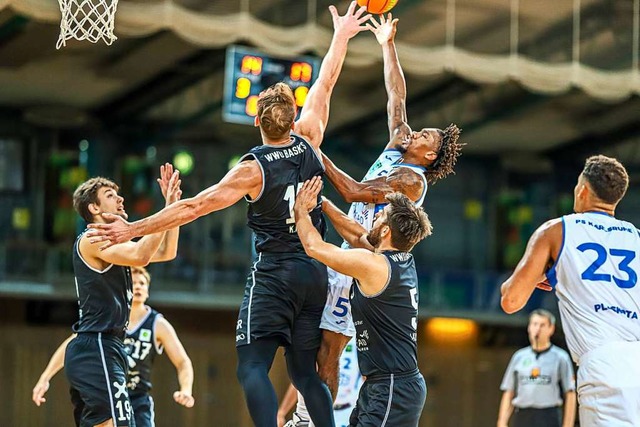 Heute spielt  Cosmo Grhn (ganz links)...11; und treibt sein Jurastudium voran.  | Foto: Tim Carmele via www.imago-images.de