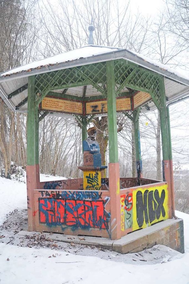 Das Hebelhsli ist mit Graffiti beschmiert.  | Foto: Nicolai Kapitz