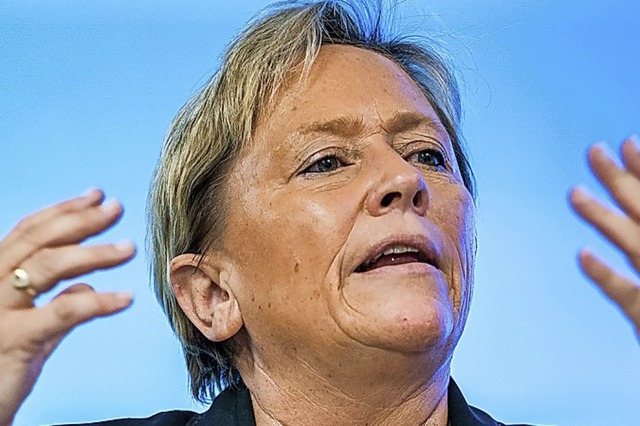 CDU-Kultusministerin Susanne Eisenmann...rnen Kabinettskollegen Manfred Lucha.  | Foto: Thomas Niedermller (dpa)