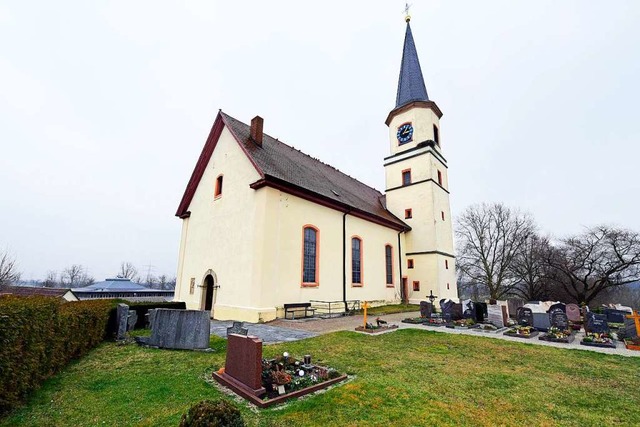 Der Tiengener Friedhof liegt direkt neben der Kirche.  | Foto: Thomas Kunz