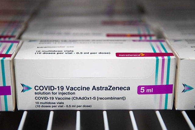Corona-Impfstoffe sind bislang Mangelware.  | Foto: Andrew Matthews (dpa)