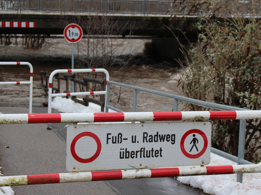 Der Fu- und Radweg zwischen Atzenbach und Mambach ist gesperrt.
