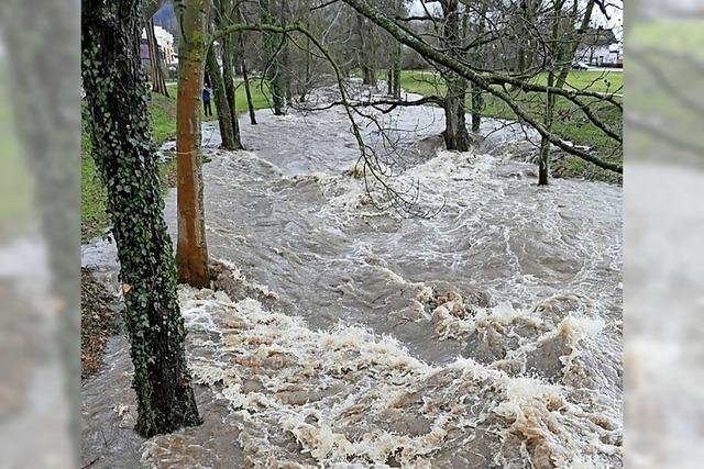 Regen lsst die Pegel steigen