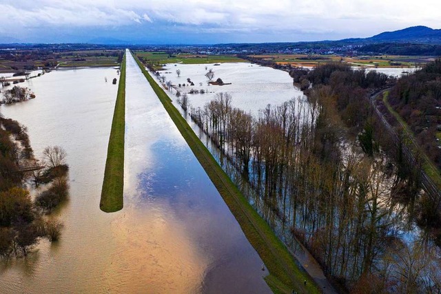 Als riesige Seenlandschaft prsentiert...en Freitagnachmittag mit einer Drohne.  | Foto: Arnold Gorenflo