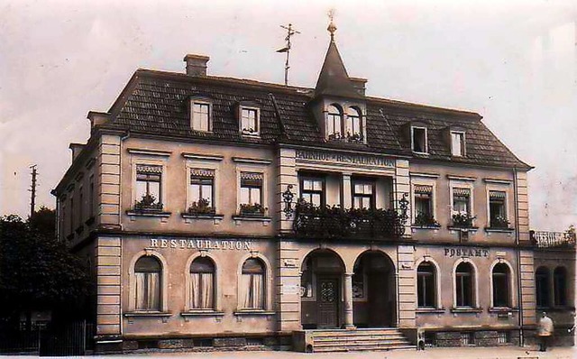 Die &#8222;Bahnhof-Restauration&#8220; mit Postamt (Ansicht um 1920)  | Foto: Ernst Brugger