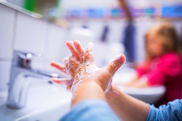 Hndewaschen gehrt zu den Hygienevork...as gilt fr Kinder wie fr Erwachsene.  | Foto: Rolf Vennenbernd