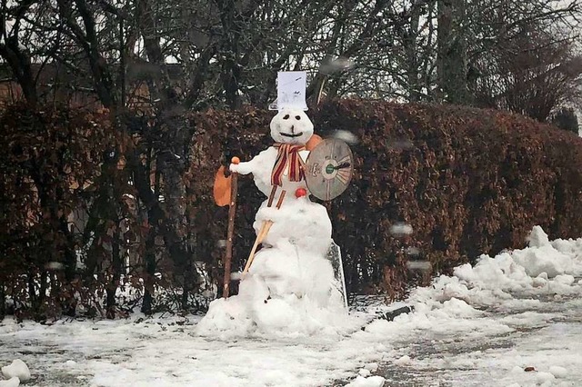 Schneemann in Ritterrstung  | Foto: Roswitha Gdemann