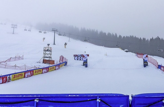 Tristesse in Grau: Die Skicrosspiste a...en und Mnner mussten abgesagt werden.  | Foto: Philipp von Ditfurth (dpa)