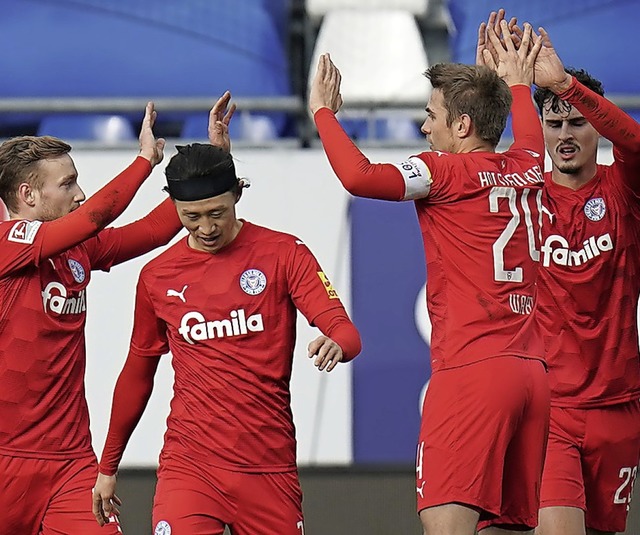 Im Pokalfieber: Bayern-Bezwinger Holstein Kiel  | Foto: Thomas Frey (dpa)