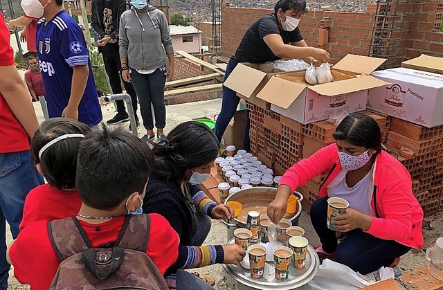 Mit den Spendengeldern des Perukreises konnten Essenspakete ausgeteilt werden.   | Foto: Perukreis