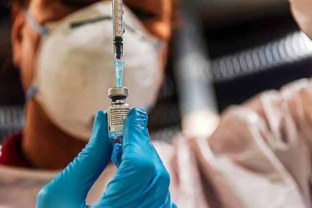 Impfgegner verteilen Flyer in Fischingen – wie zuvor in Rheinfelden