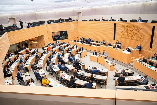 Der Landtag in Stuttgart: Baden-Wrtte...d Sachsen-Anhalt liegen noch dahinter.  | Foto: Sebastian Gollnow (dpa)