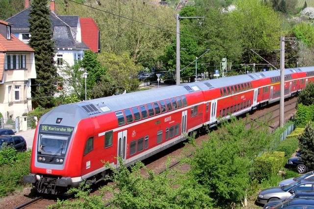 Rote Doppelstockzge, wie hier auf der...ch zwischen Basel und Friedrichshafen.  | Foto: Frank-D. Passlick