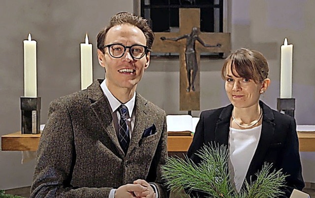 Das Pfarrerehepaar Regine und Michael ... Mrz offiziell in das Amt eingefhrt.  | Foto: Privat