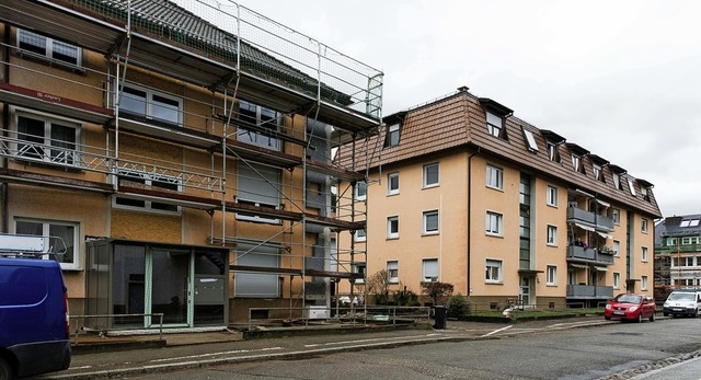 Die Wohnungswirtschaft saniert in der ...rechts) soll dieses Jahr noch folgen.   | Foto: Gabriele Zahn