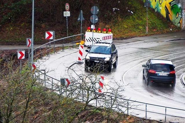 Der Radwegbau in Weil am Rhein ruht, die Umleitung ist unbeleuchtet