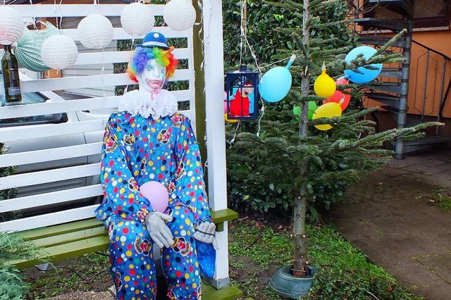 Ob der Clown traurig dreinschaut, weil...eren wenigstens ihre Grten nrrisch.   | Foto: Rudi Rest