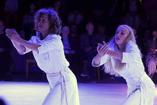 Die Choreografin Pilar Buira Ferre (li...220;, hier eine Szene von 2020,  fort.  | Foto: Roswitha Frey