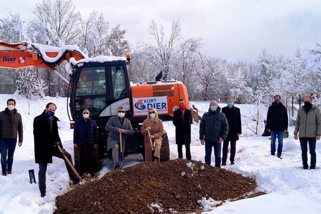 Spatenstich im Schnee fr den Erweiterungsbau der Firma Volz  | Foto: Julius Wilhelm Steckmeister