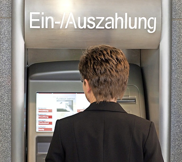 Nur noch Automaten wird es in der Sparkassen-Filiale geben.  | Foto: Patrick Pleul