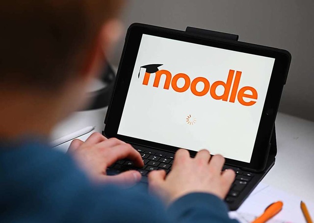 Mit der Online-Lernplattform Moodle gibt es immer wieder Probleme.  | Foto: Uli Deck (dpa)