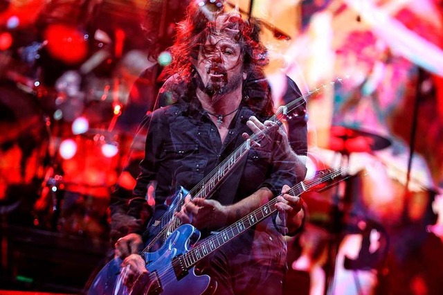 Musikalisch heftig in Aktion: Dave Gro...r amerikanischen Rockband Foo Fighters  | Foto: lvaro Tavera (dpa)
