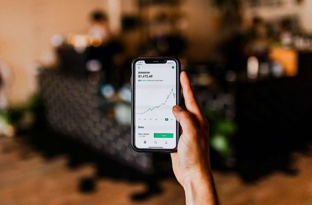 Mit sogenannten Neo-Broker fllt der Aktienhandel immer leichter.  | Foto: Austin Distel/unsplash.com