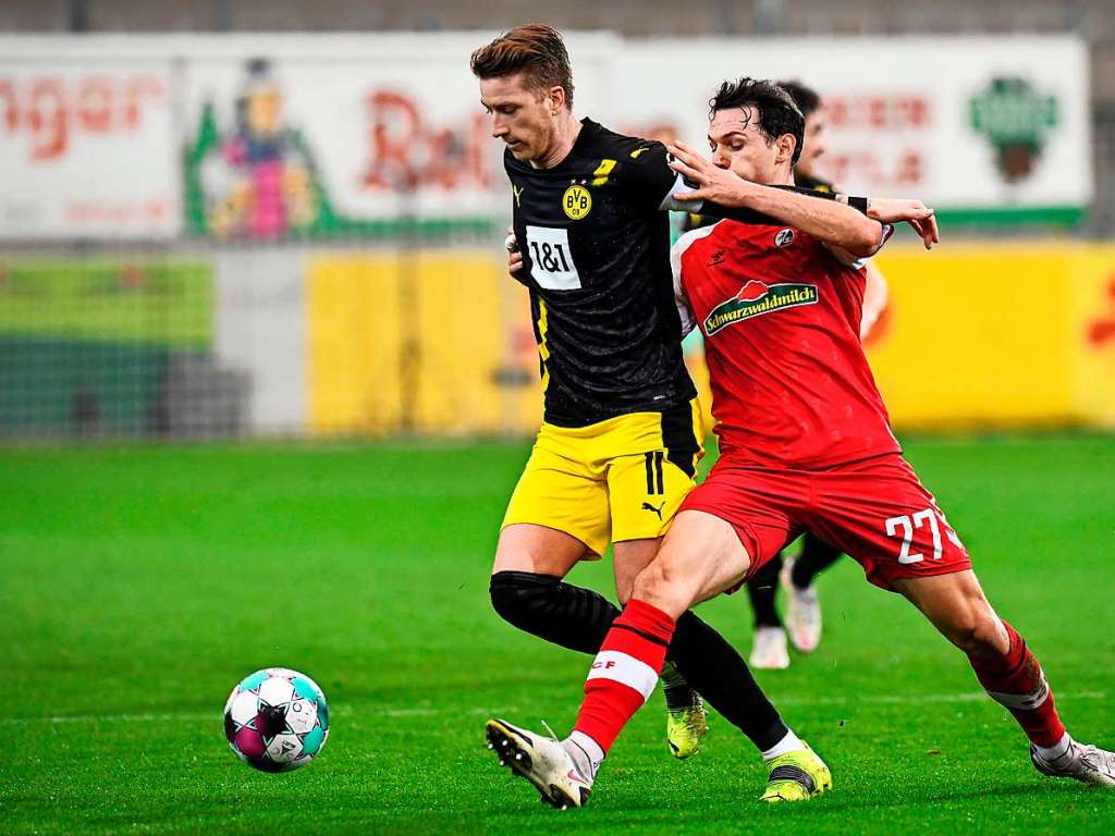 Nicolas Hfler mit dem Tackling gegen Marco Reus.